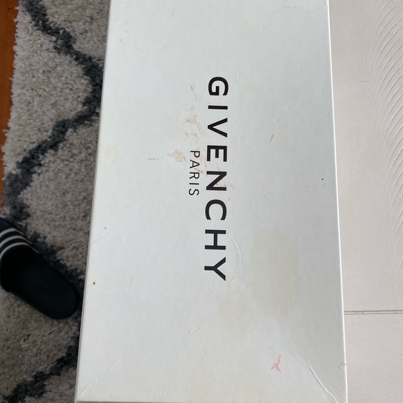 GIVENCHY PARIS - Picture 2 of 6